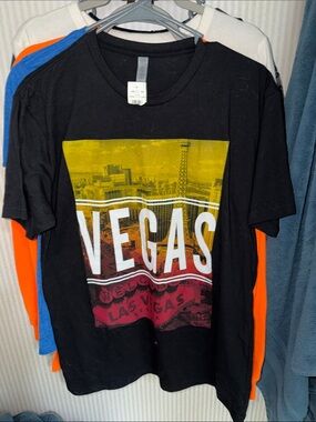 Black Las Vegas T-shirt. Large graphic. L ptp 21”